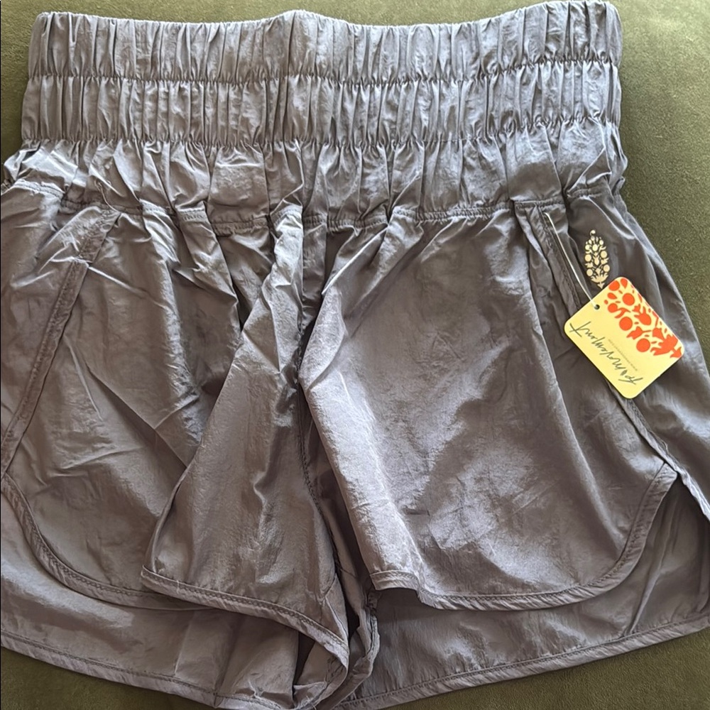 NWT Free People WAY HOME short
Vibrant color
New with tags
Built in underwear